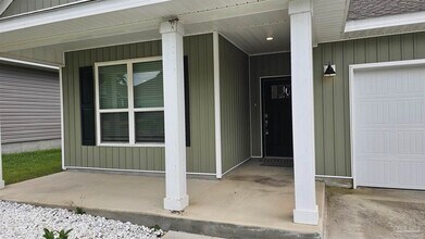 265 Camellia Dr in Gonzalez, FL - Building Photo - Building Photo