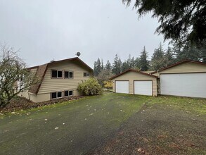 28795 SW Petes Mountain Rd in West Linn, OR - Building Photo - Building Photo