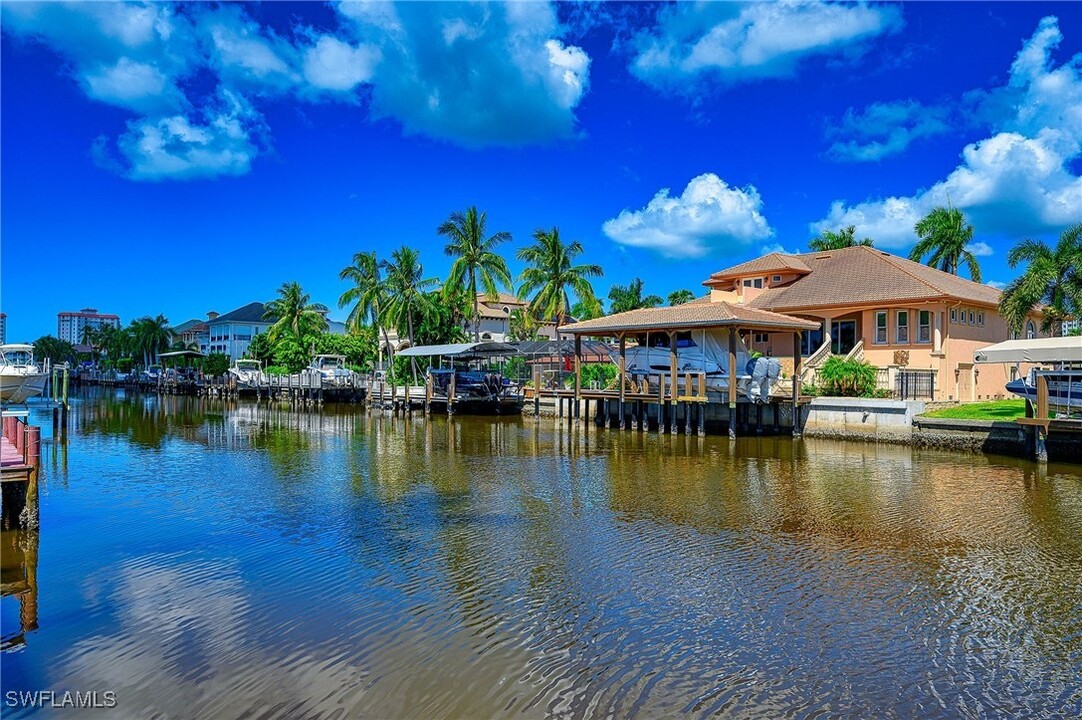 343 Conners Ave in Naples, FL - Building Photo