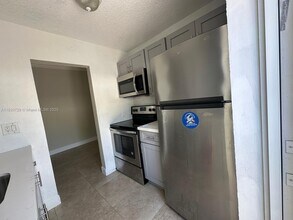 3235 S Le Jeune Rd in Miami, FL - Building Photo - Building Photo