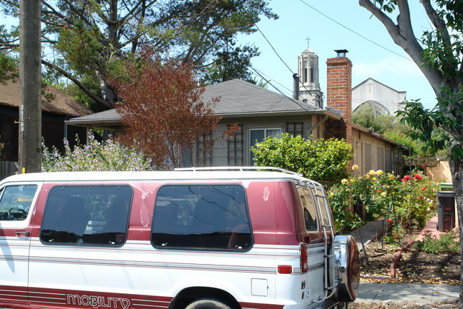 1242 Talbot Ave in Berkeley, CA - Foto de edificio - Building Photo