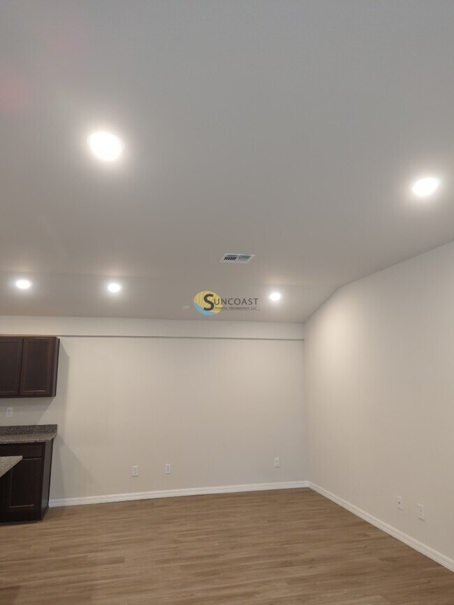 309 Norwalk Ave in Lehigh Acres, FL - Foto de edificio - Building Photo
