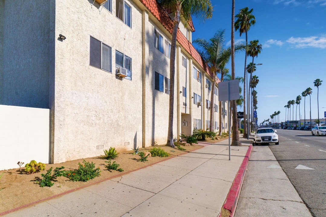 1666 N Avalon Blvd in Los Angeles, CA - Building Photo