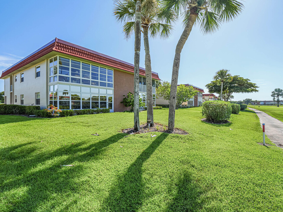 106 Spring Lake Ct in Vero Beach, FL - Building Photo