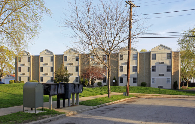 River Run Apartments in Elkhart, IN - Building Photo - Building Photo