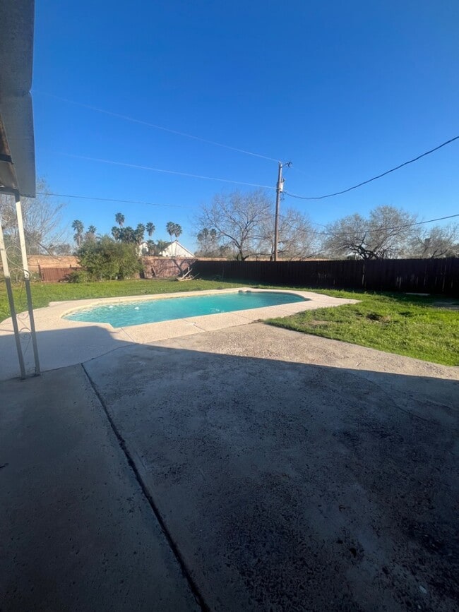 3020 Floresta St in Edinburg, TX - Building Photo - Building Photo