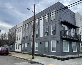 Bridger Commons in Portland, OR - Building Photo - Building Photo