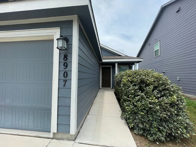 8907 Lamus Wheel in San Antonio, TX - Building Photo - Building Photo