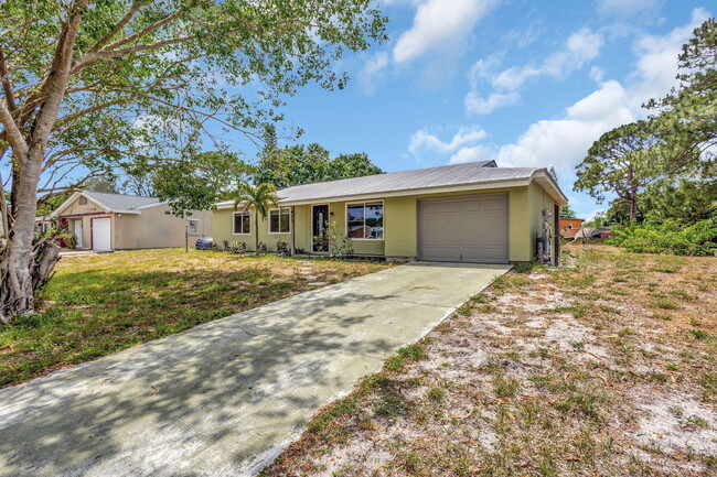 property at 413 SW Kentwood Rd