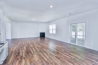 738 Liberty Walk Ln in Simpsonville, SC - Building Photo - Building Photo