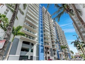 5085 NW 7th St in Miami, FL - Building Photo - Building Photo