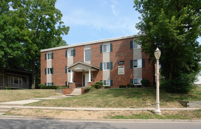 Oakhill Apartments in East Lansing, MI - Building Photo - Building Photo