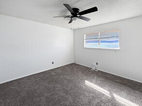 513-517 E Sunset Cir in Hobbs, NM - Building Photo - Building Photo