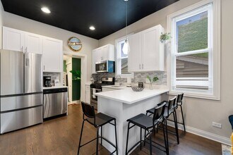 330 W Evergreen Ave in Chicago, IL - Building Photo - Building Photo