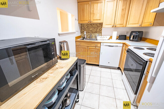 100 Marion St, Unit 31 in Brookline, MA - Building Photo - Building Photo