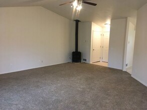 518 SW Forest Grove Dr in Bend, OR - Building Photo - Building Photo