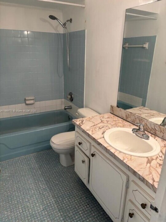 7352 SW 134th Pl in Miami, FL - Building Photo