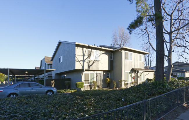 Almaden Gardens in San Jose, CA - Foto de edificio - Building Photo