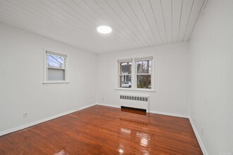 1670 Abby Rd in Merrick, NY - Building Photo - Building Photo