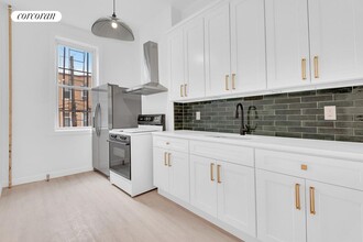 60-69-69 68th Rd in Queens, NY - Building Photo - Building Photo