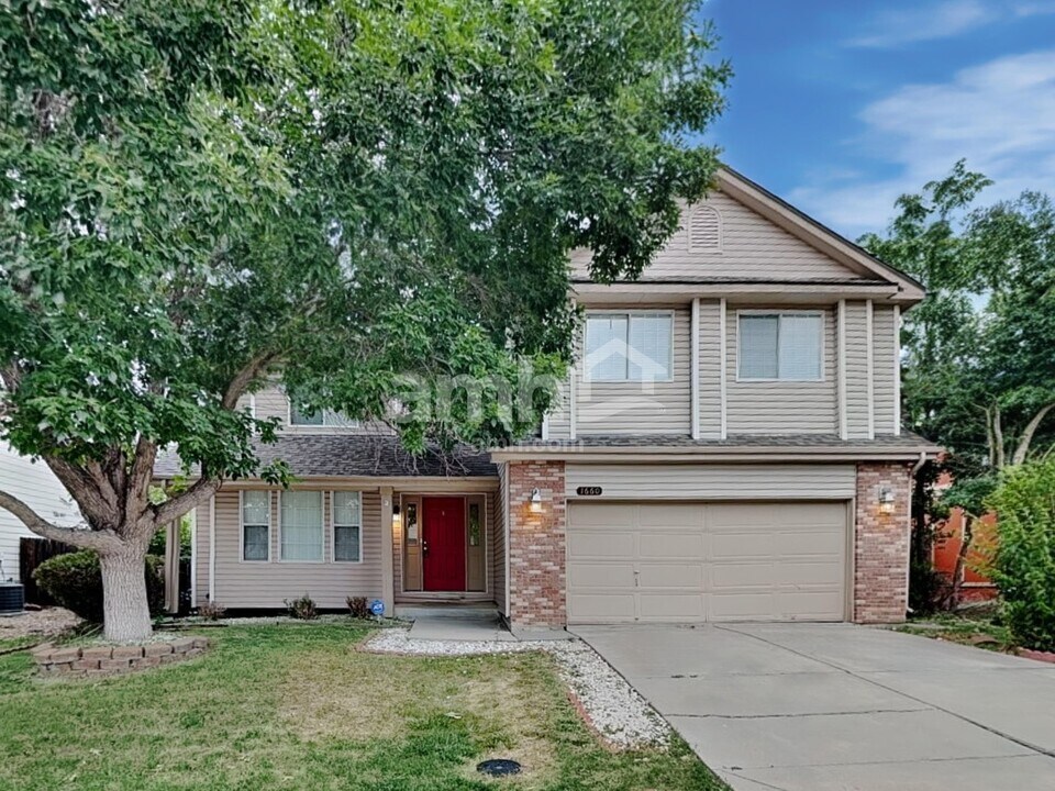 1660 S Pitkin St in Aurora, CO - Foto de edificio