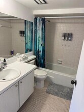 1881 Middle River Dr in Fort Lauderdale, FL - Foto de edificio - Building Photo