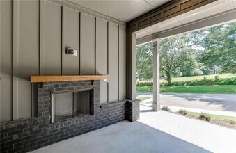 5603 W Pine St in Flowery Branch, GA - Building Photo - Building Photo