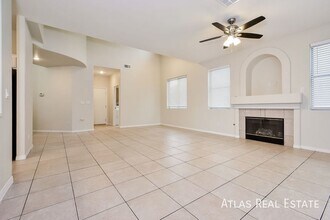 8920 Picket Fence Ave in Las Vegas, NV - Foto de edificio - Building Photo