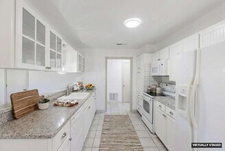 142 Lake Shore Dr in Horseshoe Bay, TX - Building Photo - Building Photo