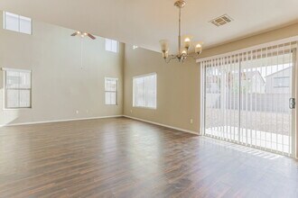 451 E Christopher St in San Tan Valley, AZ - Foto de edificio - Building Photo