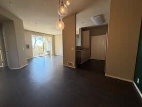 35511 Monterra Ter, Unit 201 in Union City, CA - Foto de edificio - Building Photo