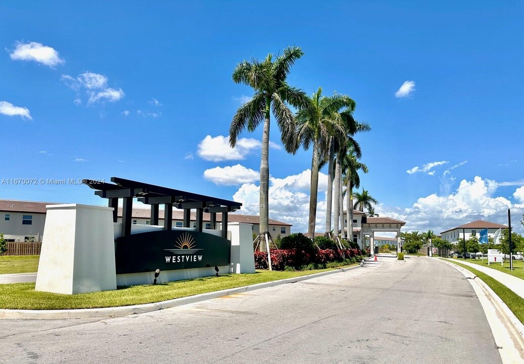 12071 NW 24th Pl in Miami, FL - Building Photo