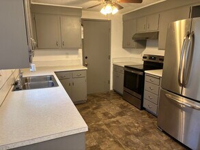 907 SE M St in Grants Pass, OR - Building Photo - Building Photo