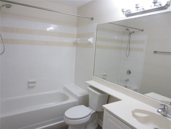 4036 Oak Glenn Dr in Duluth, GA - Building Photo - Building Photo