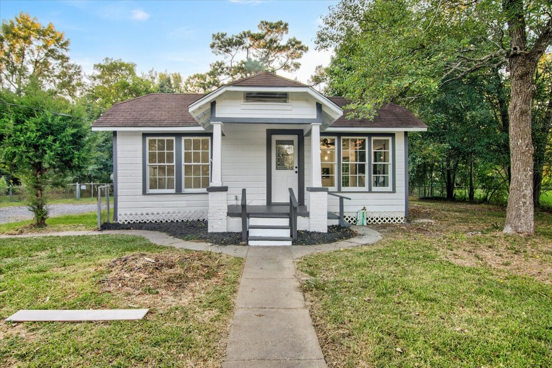 160 Lynwood St in Vidor, TX - Building Photo