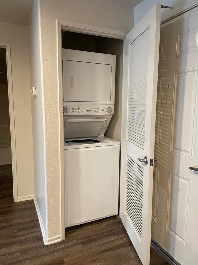 Towne Crest Apartments in Riverside, CA - Building Photo - Building Photo