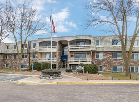 4371 Wilshire Blvd, Unit B202 in Mound, MN - Building Photo - Building Photo