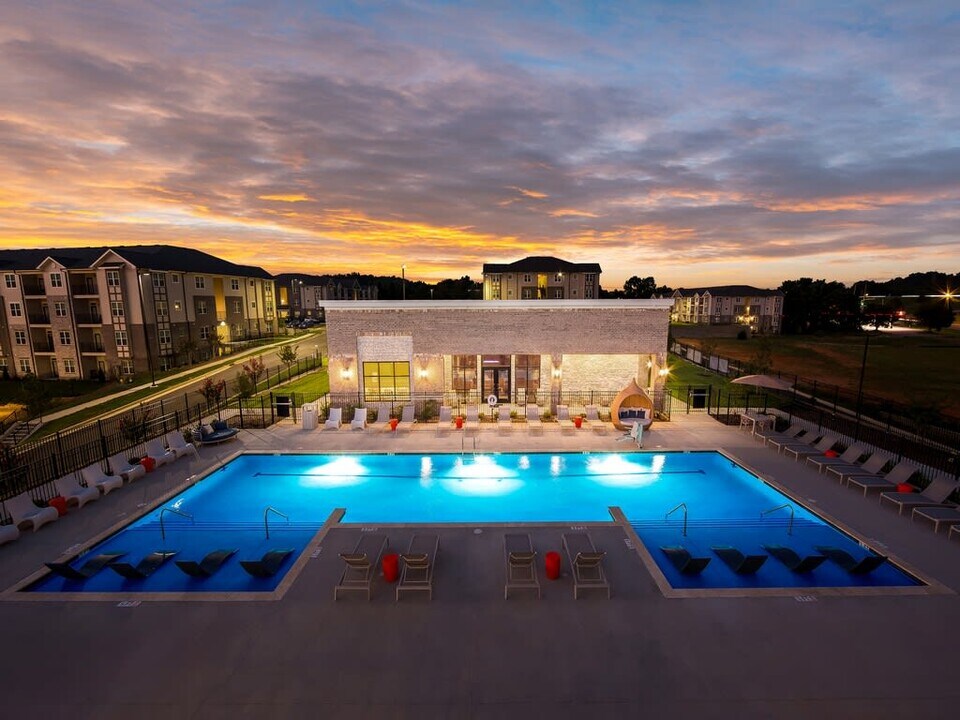 Elevate at Topside in Louisville, TN - Building Photo