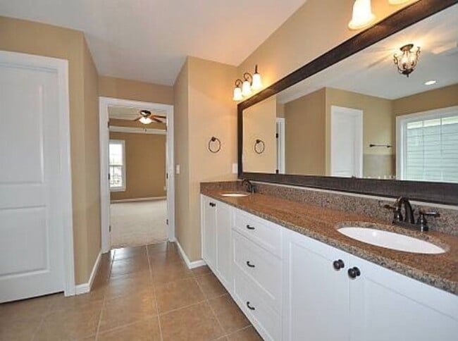 property at 5435 Everlook Cir
