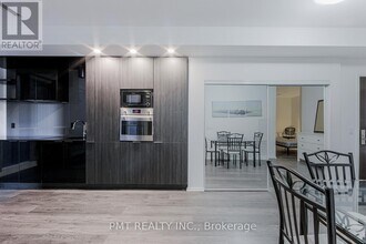 70 Temperance St in Toronto, ON - Building Photo - Building Photo