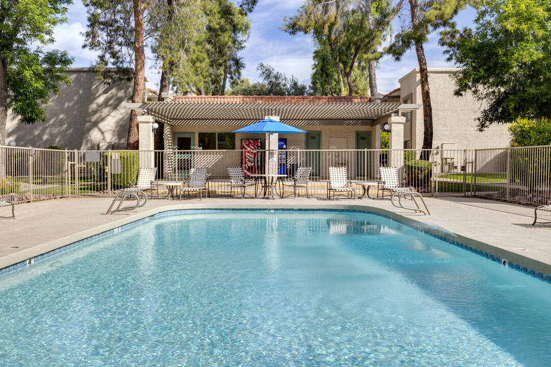 Desert Springs Apartments in Phoenix, AZ - Building Photo