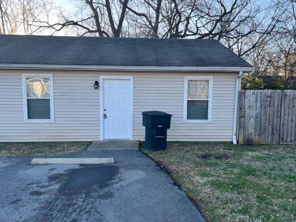 702 Riviera Dr in Murfreesboro, TN - Building Photo