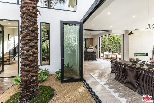 8566 Colgate Ave in Los Angeles, CA - Building Photo - Building Photo