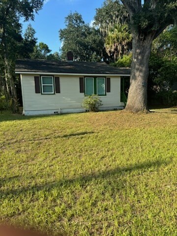 property at 117 W 26th St