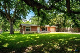 2052 Gruene Rd in New Braunfels, TX - Building Photo - Building Photo