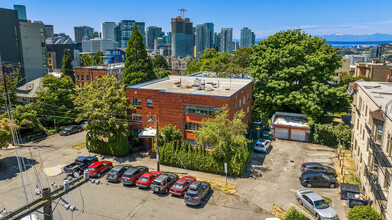 303 Harvard Apartments in Seattle, WA - Building Photo - Primary Photo