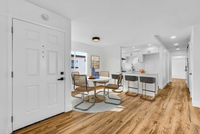 18652 Libra Cir in Huntington Beach, CA - Building Photo - Building Photo