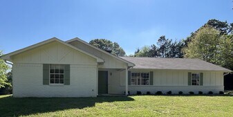 15021 Hillview Rd in Tyler, TX - Building Photo