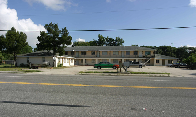 1592 South St in Titusville, FL - Foto de edificio - Building Photo