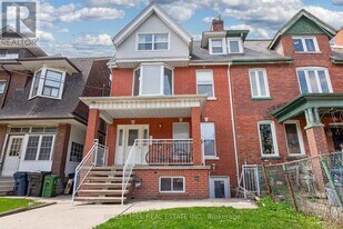 14 Concord Ave in Toronto, ON - Building Photo